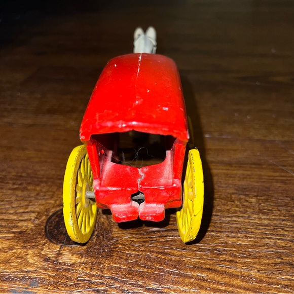 Vintage Cast Iron Red & Yellow Horse Drawn Wagon Figurine/ Decor Moving Wheels - Picture 8 of 12